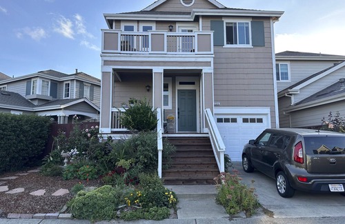 Petaluma Casa | Charming 2 bedroom house with WiFi and AC in Quaint Petaluma Wine Country