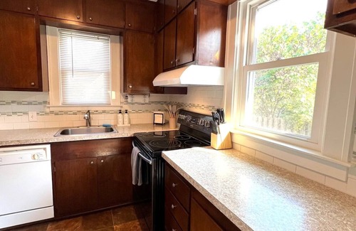Plymouth Casa | Charming 2-bedroom house in tranquil Plymouth neighborhood