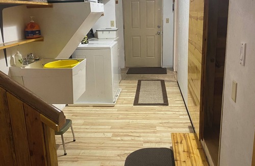 Republic Casa | Charming 2-bedroom house in beautiful Republic with infrared sauna.