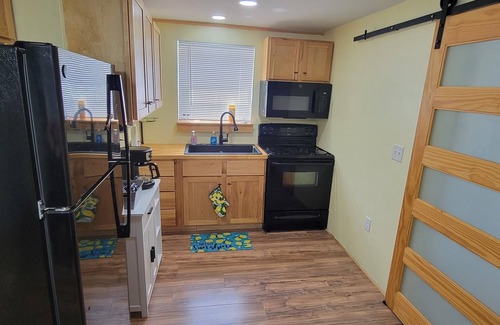 Sandusky Casa | Charming 2-bedroom house with AC, WiFi in gorgeous Sandusky close to Cedar Point