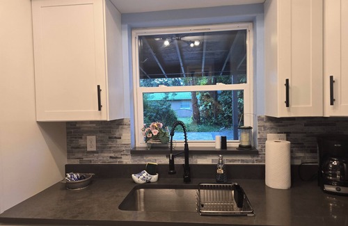 Kensington Park Casa | Charming 2-bedroom house in lovely Sarasota with yard.