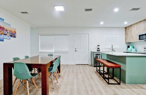 Ridge Wood Heights Casa | Charming 2-bedroom house near Siesta Key