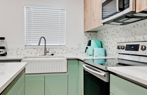 Ridge Wood Heights Casa | Charming 2-bedroom house near Siesta Key