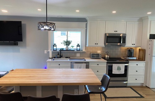 Winooski Casa | Charming 2-bedroom house in welcoming Winooski with WiFi, laundry Pets&fence