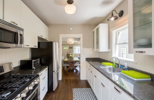 West Alameda Casa | Charming 2-bedroom house with spacious backyard in delightful Alameda