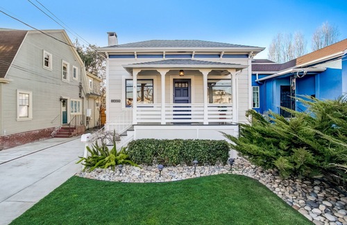 West Alameda Casa | Charming 2-bedroom house with spacious backyard in delightful Alameda