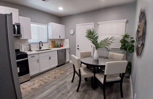 Atwater Casa | Charming 2-bedroom house with WiFi, AC in lovely Atwater
