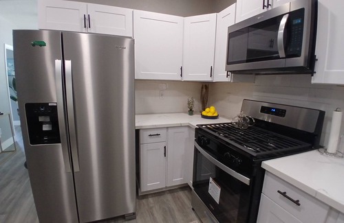 Atwater Casa | Charming 2-bedroom house with WiFi, AC in lovely Atwater