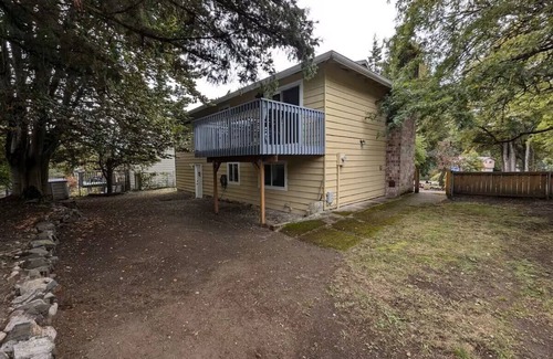 North Creek Casa | Charming 2-bedroom house with WiFi, AC in adorable Bothell