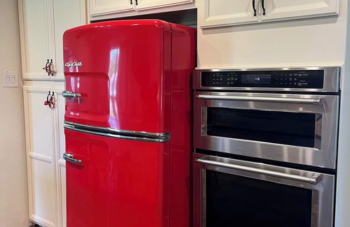 Denison Casa | Charming 2-bedroom house with a full remodel in beautiful Denison with WiFi, AC