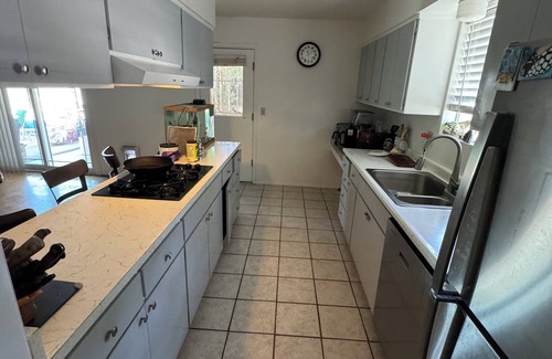 Kingman Casa | Charming 2-bedroom house in Kingman with WiFi and AC. Rent 2 rooms and save