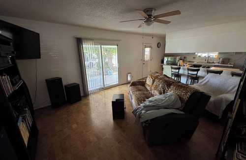 Kingman Casa | Charming 2-bedroom house in Kingman with WiFi and AC. Rent 2 rooms and save