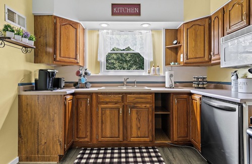 Madison Casa | Charming 2-bedroom house in downtown Historic Madison with WiFi, AC, laundry