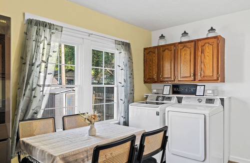 Madison Casa | Charming 2-bedroom house in downtown Historic Madison with WiFi, AC, laundry
