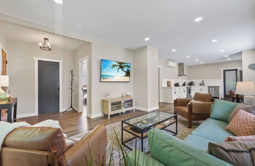 Cliff - Cannon Casa | Charming 2-bedroom house in enchanting Spokane with AC, WiFi