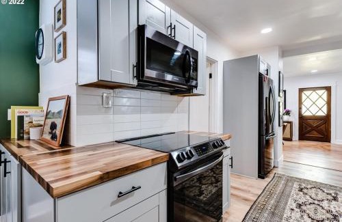 Downtown Eugene Casa | Charming 2 bedroom house 1 mile from U of O