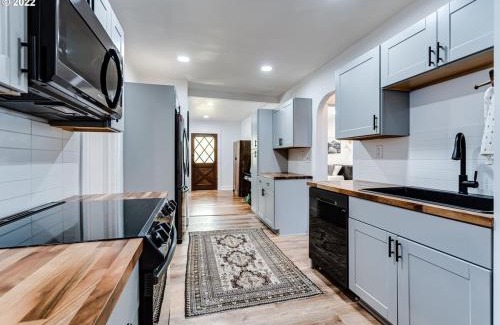 Downtown Eugene Casa | Charming 2 bedroom house 1 mile from U of O