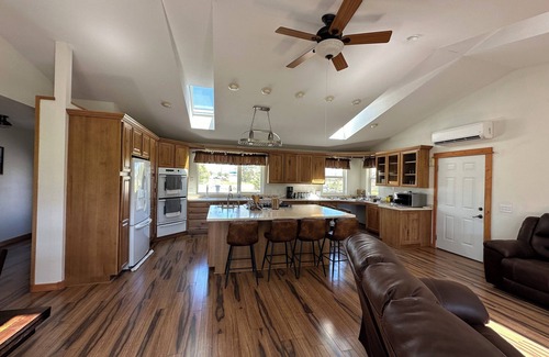 Alder Casa | Charming 2-bedroom house in lovely Alder with WiFi, AC & beautiful Mountain View