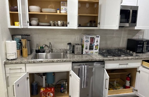Gateway Casa | Charming 2-bedroom house in marvelous Denver with AC, WiFi