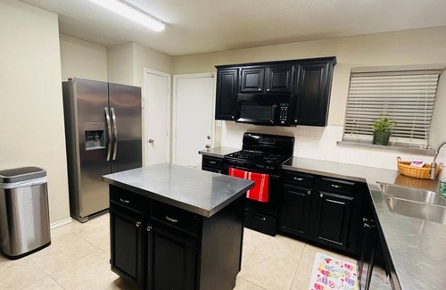 Frisco Casa | Charming 2-bedroom house with WiFi, AC in wonderful Frisco