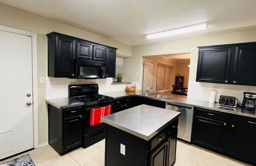 Frisco Casa | Charming 2-bedroom house with WiFi, AC in wonderful Frisco