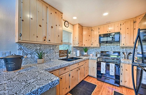 Julian Casa | Charming 2-bedroom house with AC and hot tub in Julian. Hiking and star gazing!