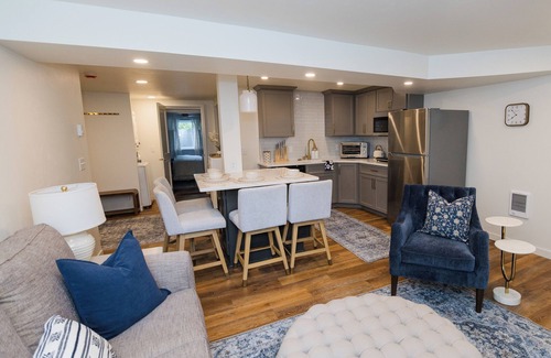 Neenah Casa | Charming 2-bedroom house in Neenah near Lake Winnebago