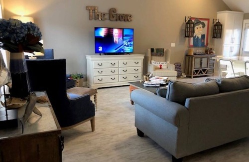 Oxford Casa | Charming 2-bedroom house - Walking distance to all sporting venues at Ole Miss!!