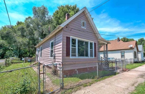 Peoria Casa | Charming 2-bedroom house in amazing Peoria with AC