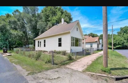 Peoria Casa | Charming 2-bedroom house in amazing Peoria with AC