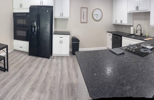 North Forest Hills Casa | Charming 2-bedroom house Centrally located in Tampa.