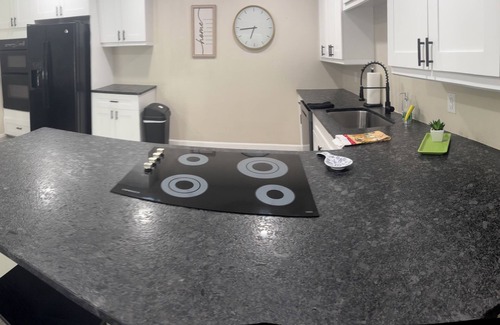 North Forest Hills Casa | Charming 2-bedroom house Centrally located in Tampa.