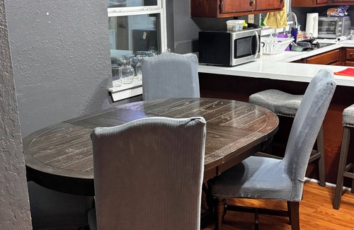 Tulsa Casa | Charming 2-bedroom house with AC, WiFi in awesome Tulsa! 5 minutes from the BOK!