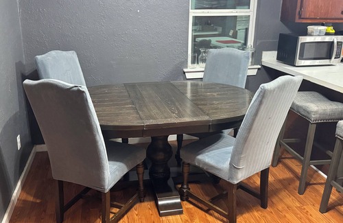 Tulsa Casa | Charming 2-bedroom house with AC, WiFi in awesome Tulsa! 5 minutes from the BOK!