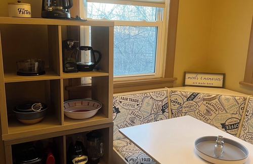 Kansas City Casa | Charming 2-bedroom house with AC, WiFi in delightful KCMO