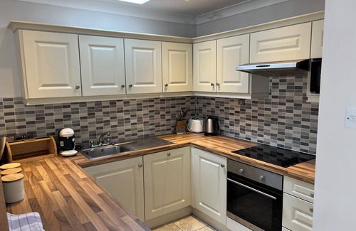 Ballyvaughan Cabaña | Charming 2-bedroom cottage in Ballyvaughan Village Centre with WiFi