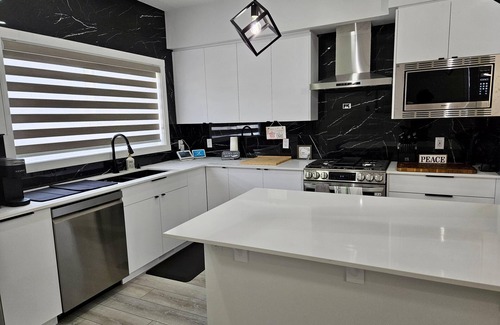 Southwest Calgary Casa | Charming 2-bedroom in SW Calgary