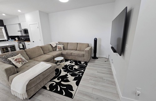 Southwest Calgary Casa | Charming 2-bedroom in SW Calgary