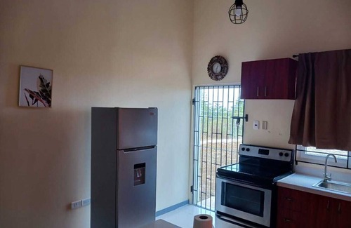 St.Bran's Burg Casa | Charming 2-bedroom house with AC, WiFi in marvelous Montego Bay