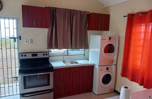 St.Bran's Burg Casa | Charming 2-bedroom house with AC, WiFi in marvelous Montego Bay