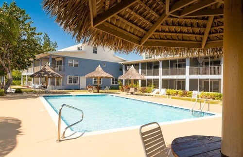 Bodden Town Condominio | Charming 2-bedroom condo with AC in Bodden Town