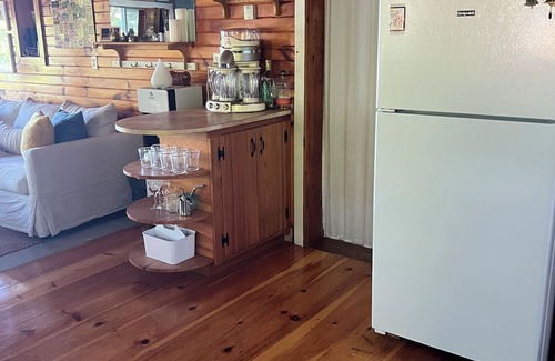Unity Cabaña | Charming 2-Bedroom Lake Front Cottage with Wi-Fi and A/C on Tranquil Unity Pond
