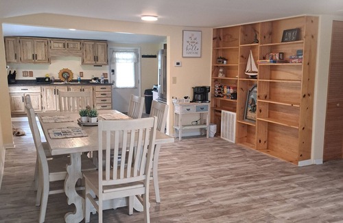 Gladwin Casa | Charming 2-bedroom lakefront house