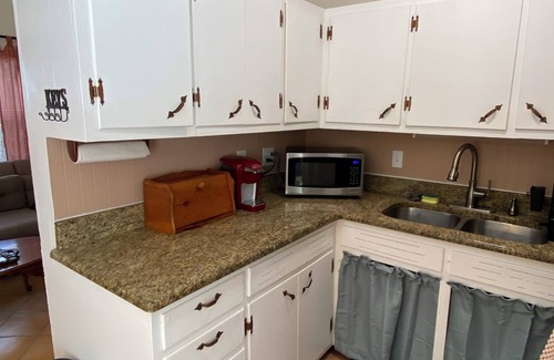 Northeast Orlando Casa | Charming 2-bedroom lakefront bungalow in Orlando