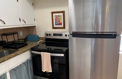 Northeast Orlando Casa | Charming 2-bedroom lakefront bungalow in Orlando