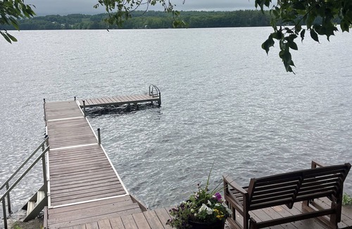 South China Cabina | Charming 2-bedroom lakefront cottage & dock