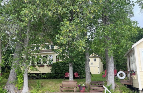 South China Cabina | Charming 2-bedroom lakefront cottage & dock