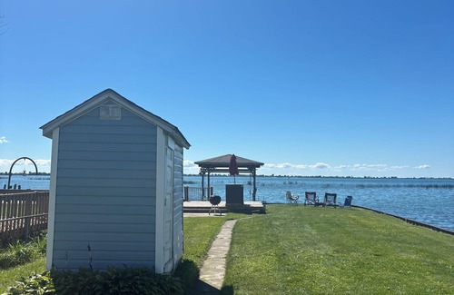 Fair Haven Cabaña | Charming 2-bedroom lakefront cottage in Ira, along Anchor Bay with AC