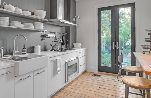 Riverside Casa | Charming 2-Bedroom Leslieville Gem with Private Backyard and More!