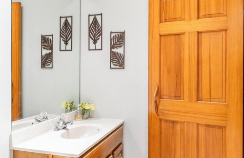 Volcano Cabina | Charming 2-bedroom lodge in beautiful Volcano with Hot Tub